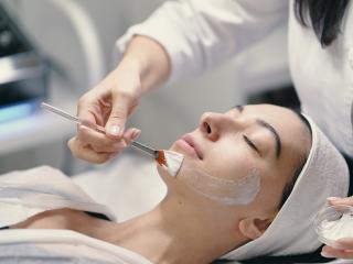 تنظيف عميق للبشرة