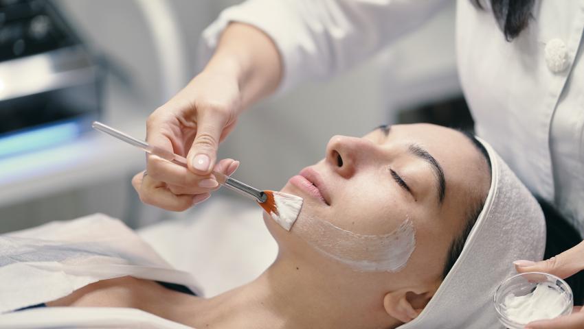 تنظيف عميق للبشرة